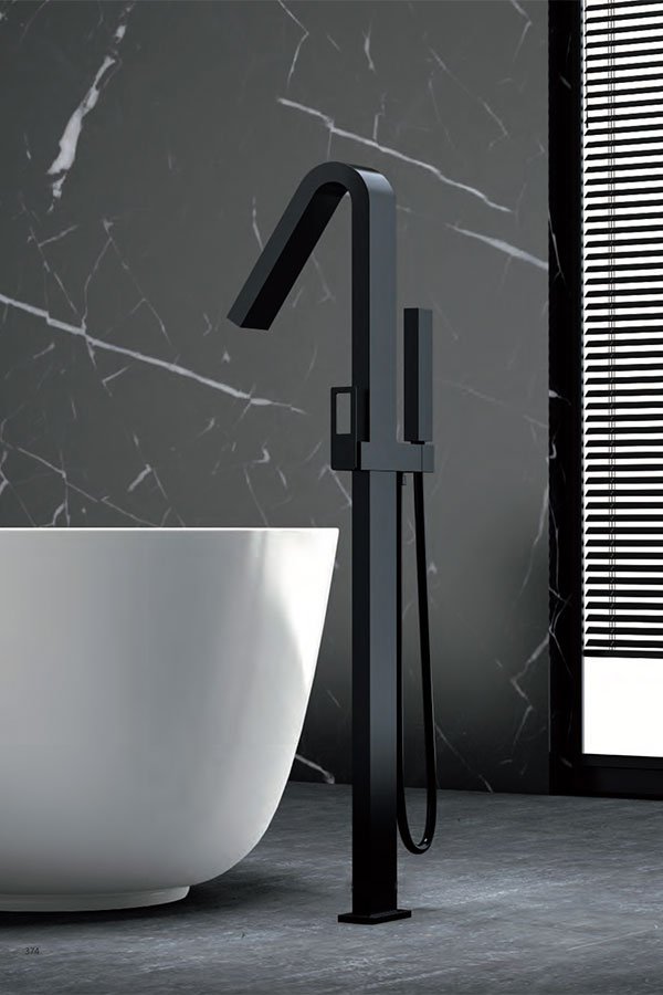 Grifería de bañera exenta monomando negro mate serie Suecia IMEX