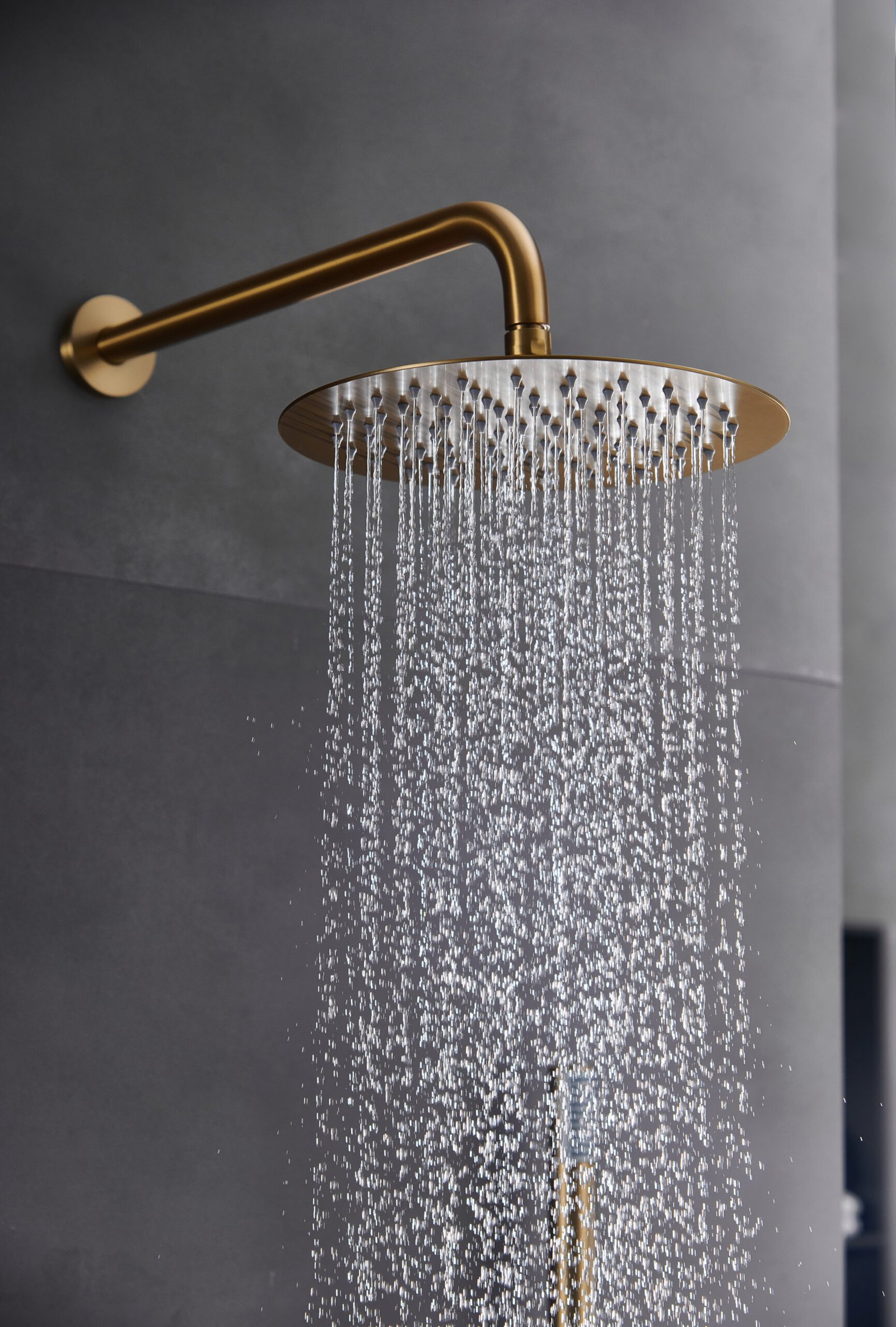 Conjunto de ducha monomando empotrado oro cepillado serie Monza IMEX - Imagen 4
