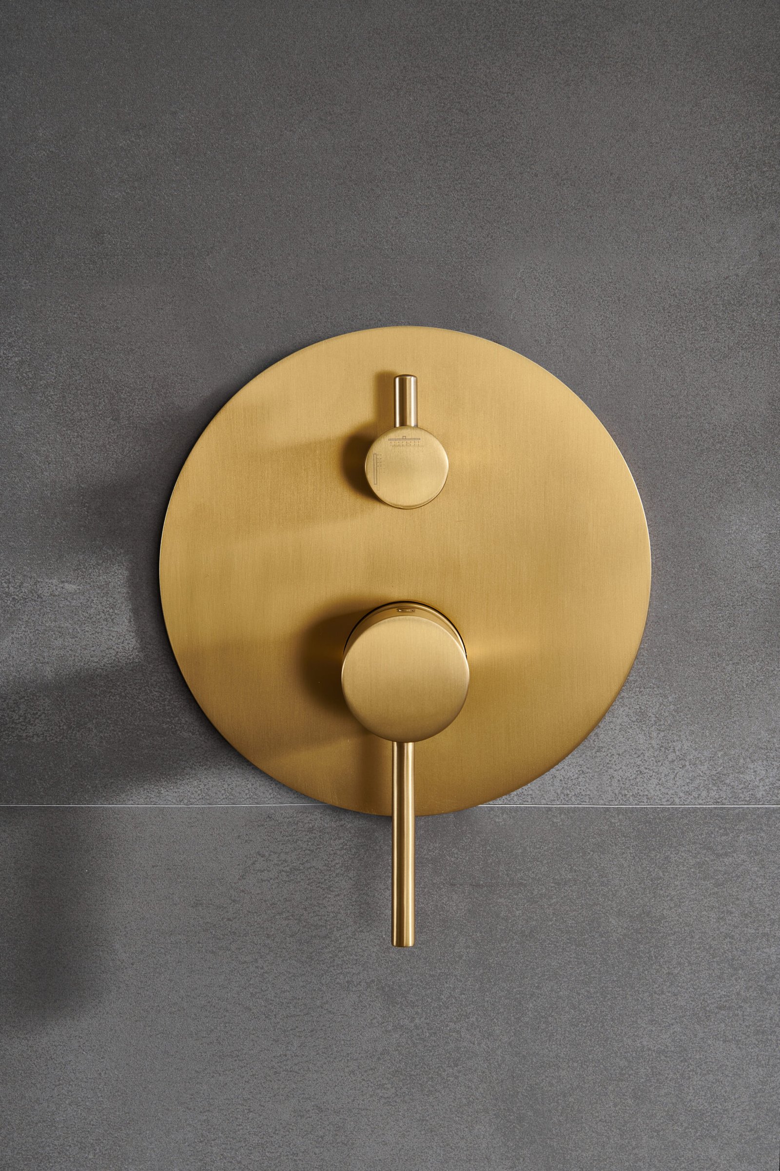 Conjunto de ducha monomando empotrado oro cepillado serie Monza IMEX - Imagen 5