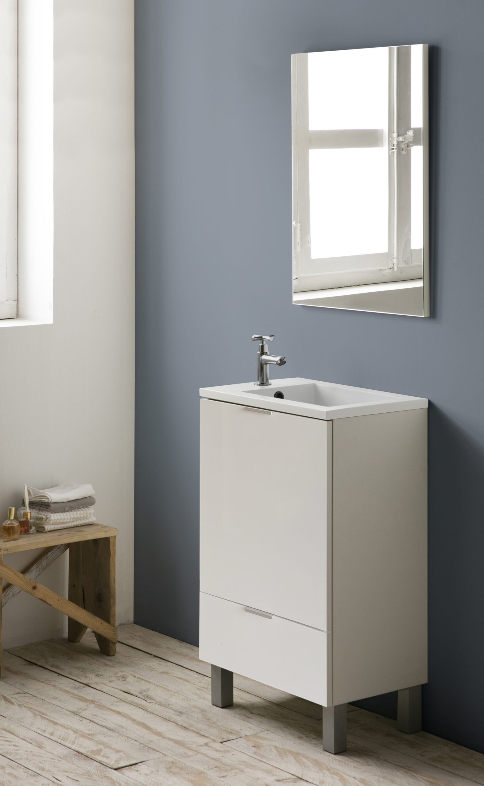 Mueble de baño Zoe con lavabo y espejo rectangular · 50 cm