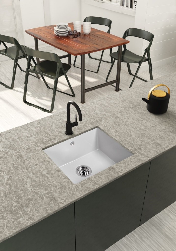 Fregadero Leda de un seno instalado en una encimera; grifería, encimera, mueble y decoración no incluidos.