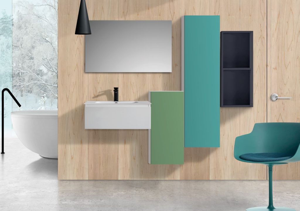 Ambiente MODULARE: mueble blanco de un cajón con lavabo integrado, columna alta Agua Marina, columna corta Verde y estantería corta Antracita. Cada ficha indica las piezas incluidas; no es un pack del ambiente completo.