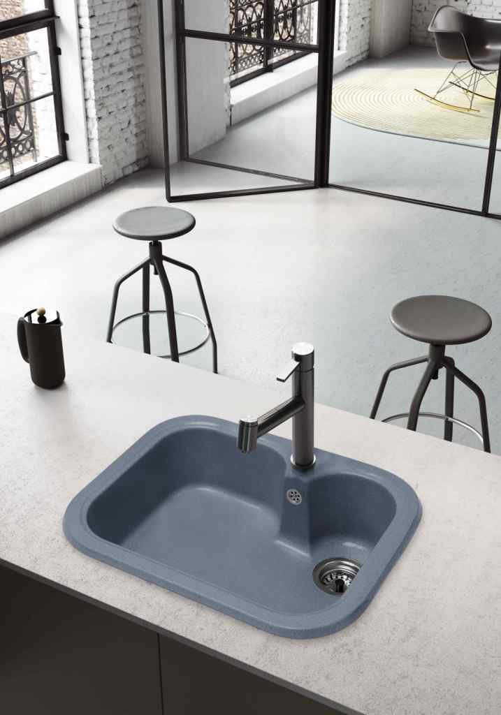 Fregadero Odin de un seno rectangular instalado sobre encimera; grifería, encimera, mueble y decoración no incluidos.