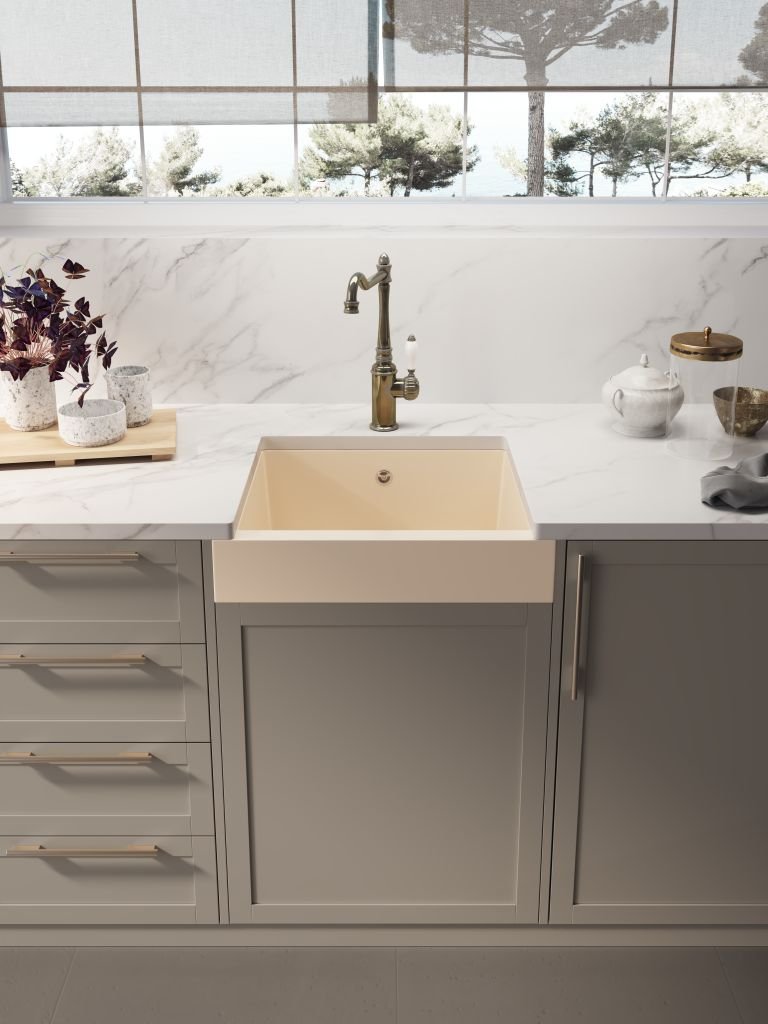 Fregadero Onyx de un seno instalado en una encimera; grifería, encimera, mueble y decoración no incluidos.