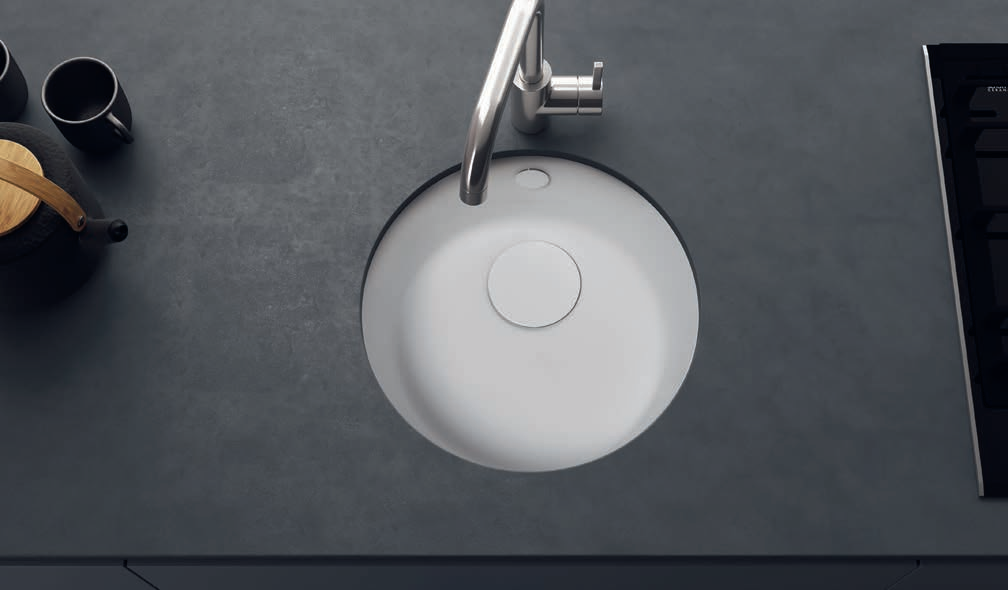 Fregadero Denix de un seno circular instalado bajo encimera; grifería, encimera y decoración no incluidas.