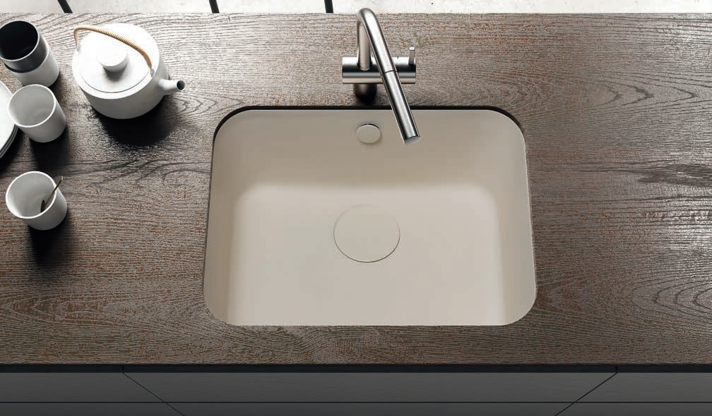 Fregadero Horus de un seno rectangular instalado bajo encimera; grifería, encimera y decoración no incluidas.