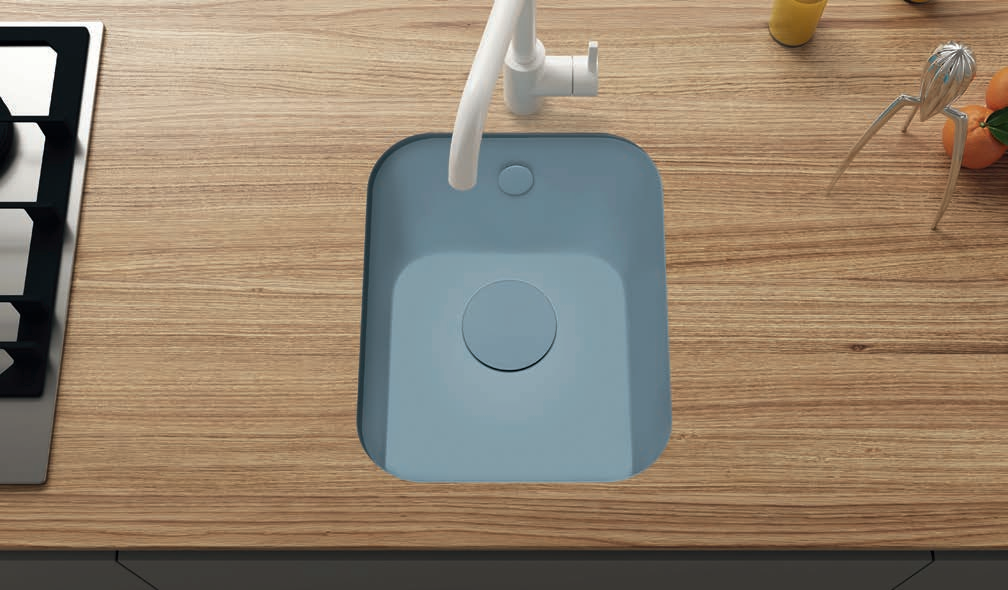 Fregadero Shiva de un seno rectangular instalado bajo encimera; grifería, encimera y decoración no incluidas.