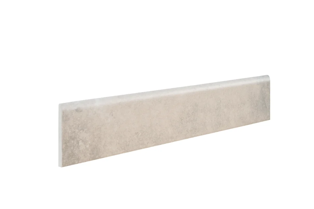 Rodapié cerámico Rústico Gris 8 × 45 cm · pieza en perspectiva