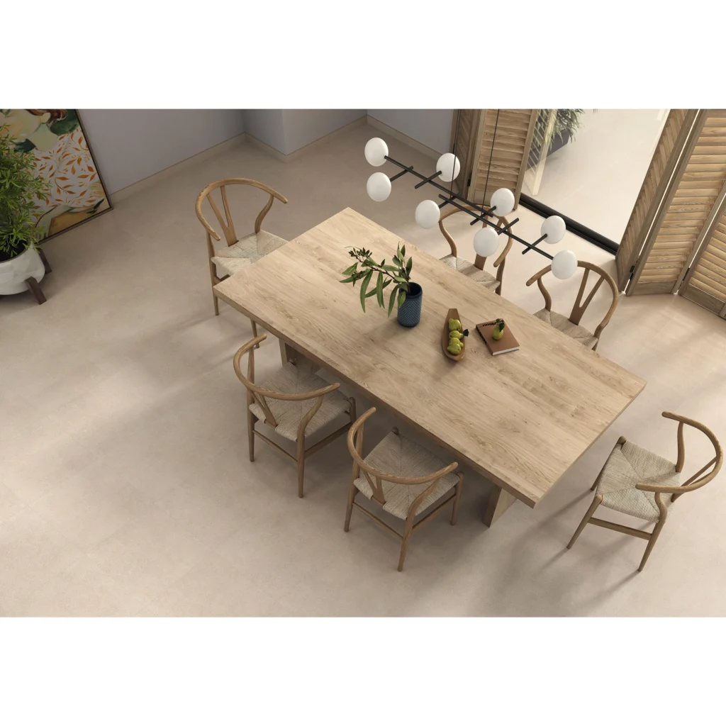Suelo porcelánico Arena Mate 45 × 45 cm · ambiente de comedor