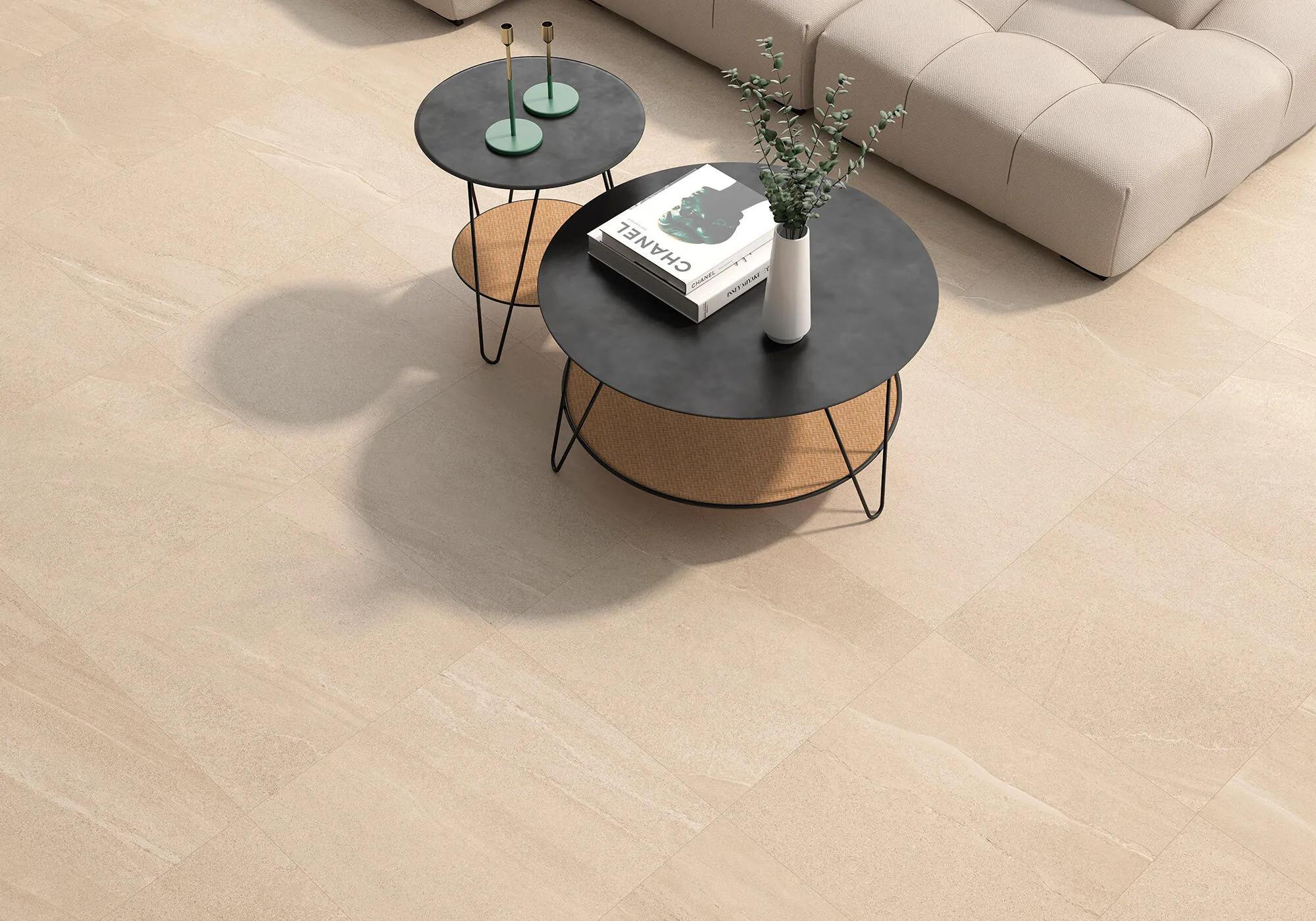 Suelo porcelánico Dakar Arena 90 × 90 cm · ambiente de salón